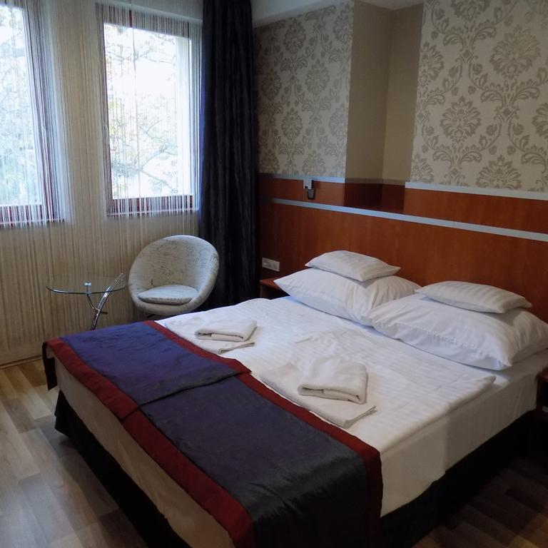 Fortuna Hotel Мишкольц Экстерьер фото